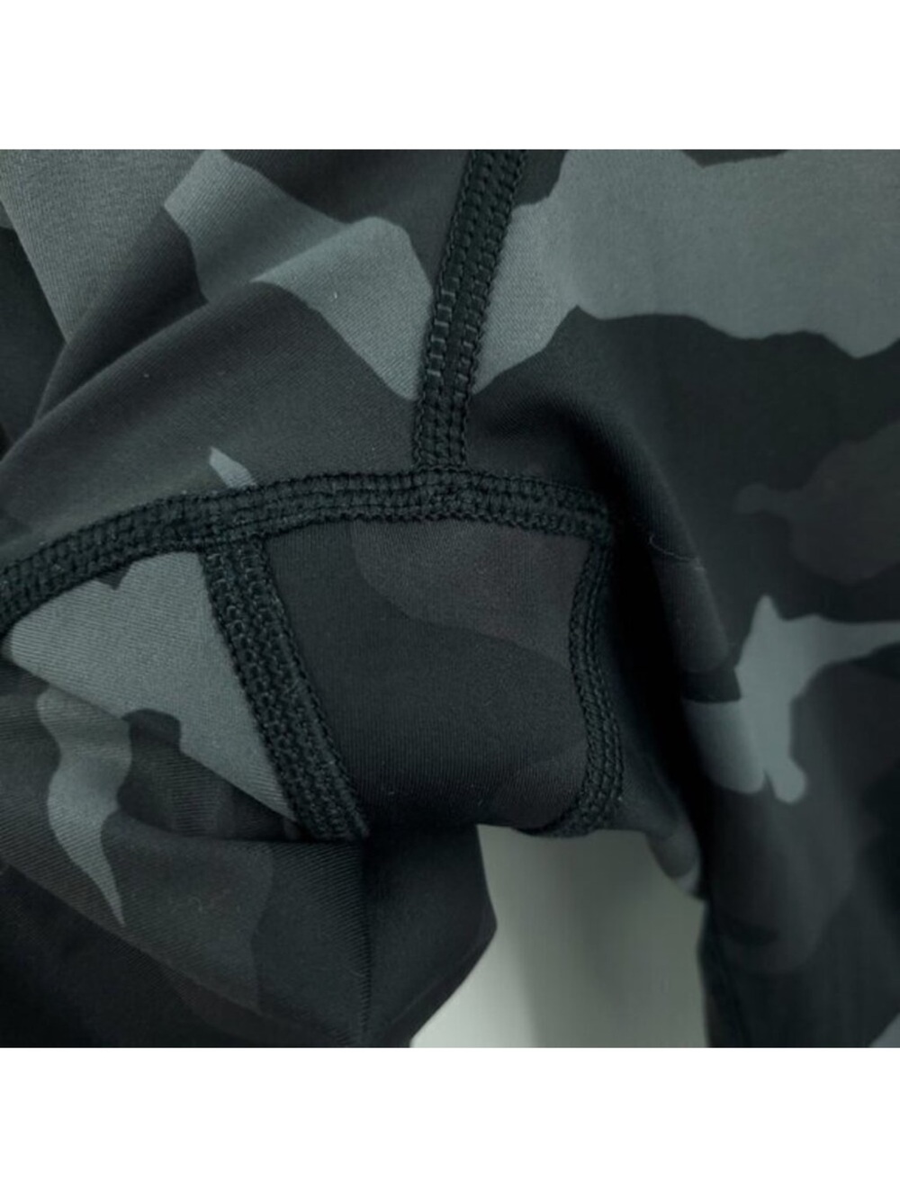 Athleta Camo Contender 7/8 Tight Legging L Powerlift Black/Gray Camo - Picture 6 of 14